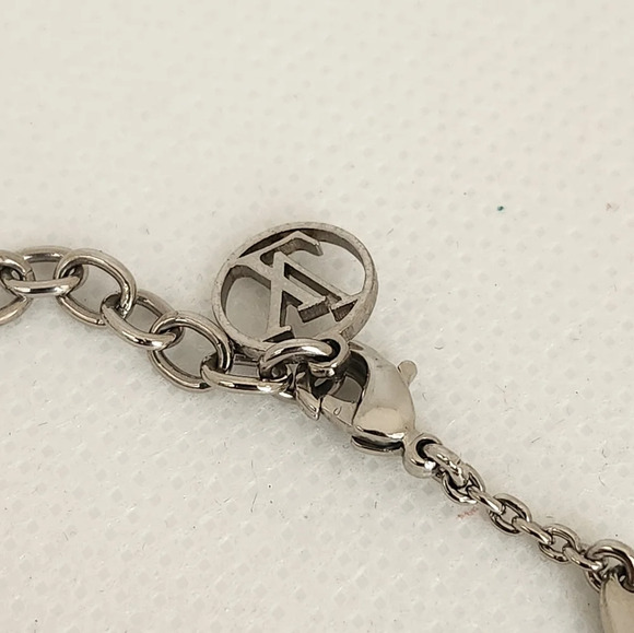 Louis Vuitton Essential V Supple Bracelet - Picture 6 of 10
